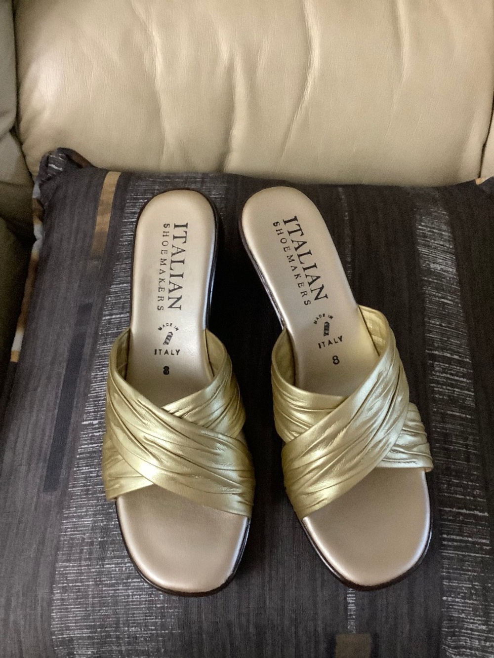 Italian shoe maker gold slides 8 LIKE NEW